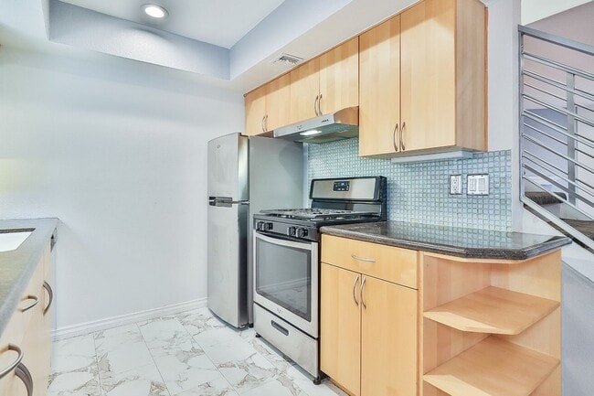 Building Photo - 18411 Hatteras St