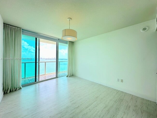 Building Photo - 665 NE 25th St