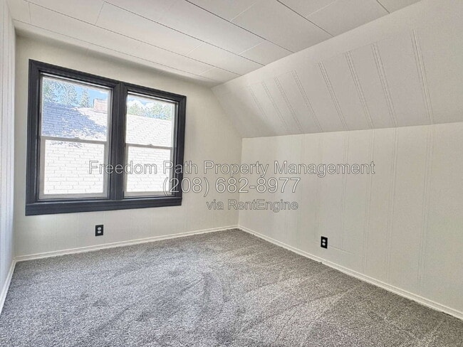 Building Photo - 912 N C St
