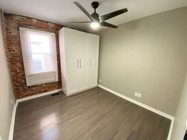 Building Photo - E 11th Ave 162-164 MLR