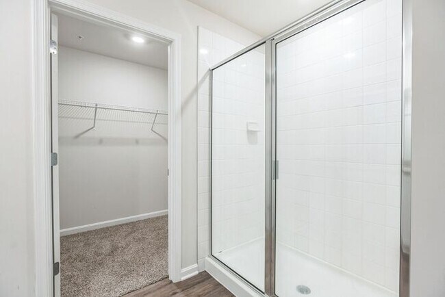 Building Photo - 322 Forest Edge Ave