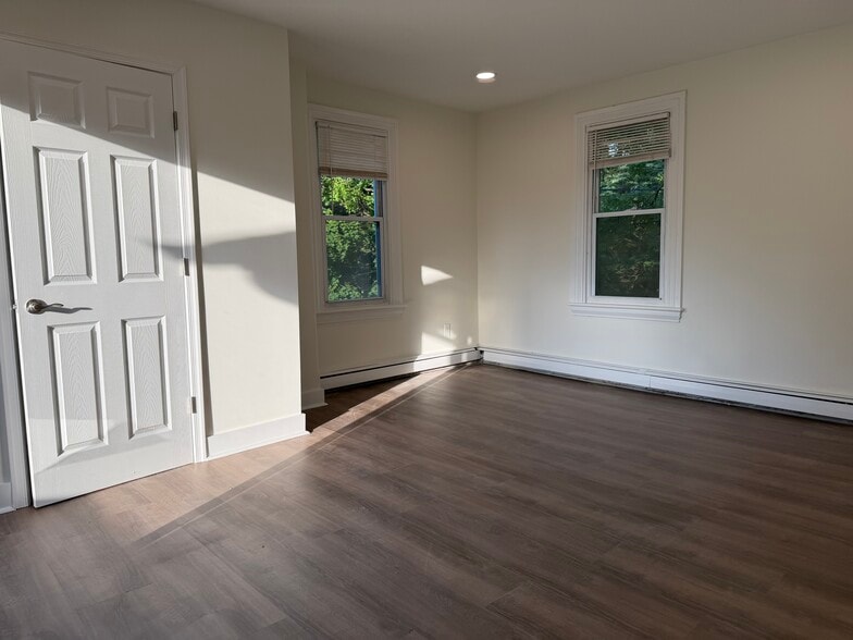 Building Photo - 722 Hilltown Pike
