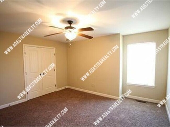 Building Photo - Beautiful Platte City Townhome-Available in APRIL!!