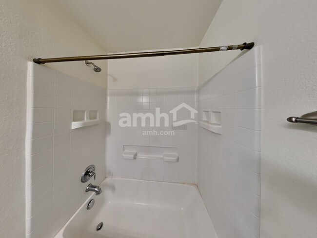 Building Photo - 5526 N Gibraltar St