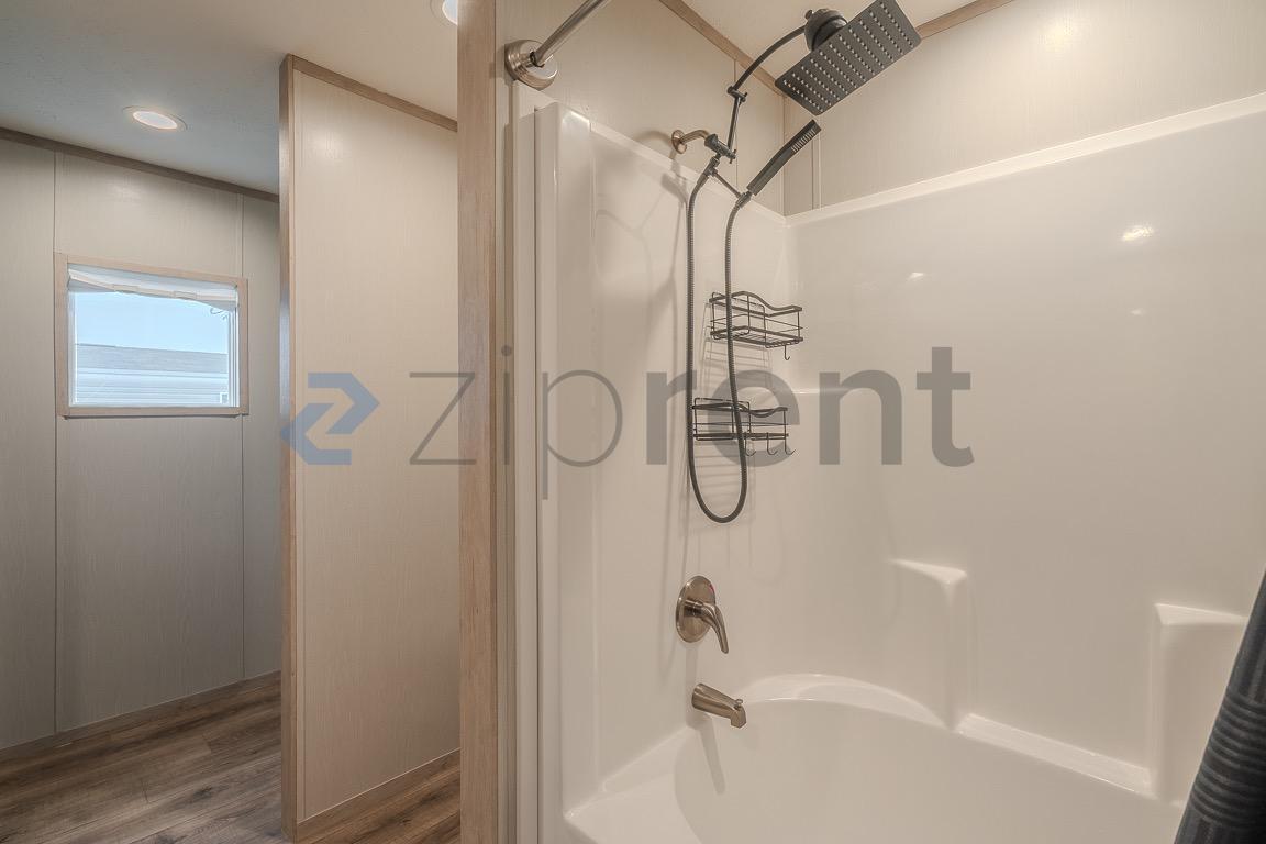 Building Photo - 1202 Longleaf Pne St