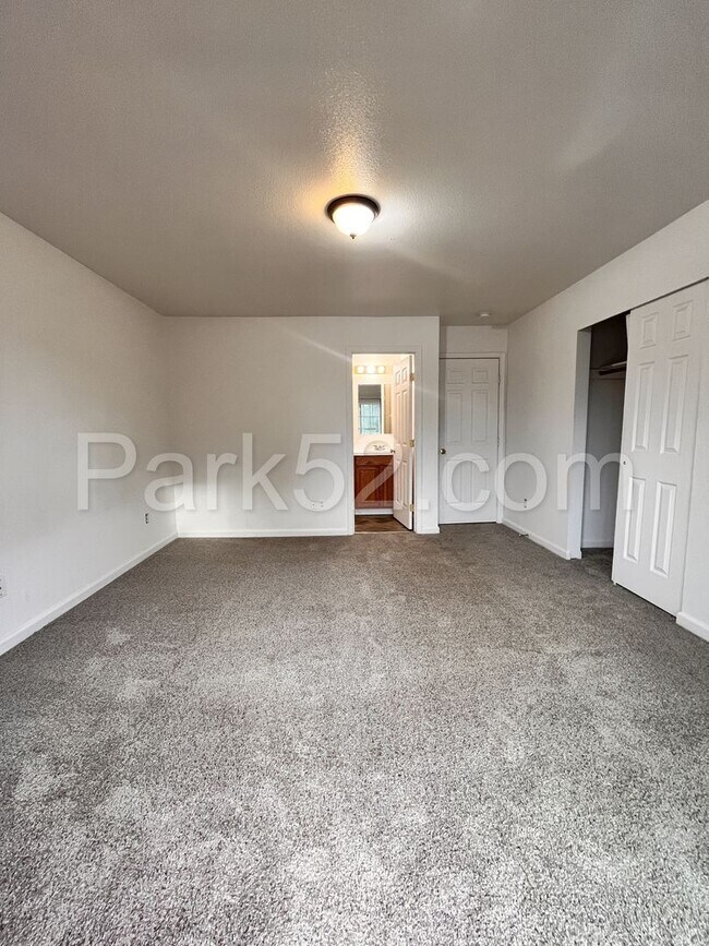 Building Photo - 112 126th St E