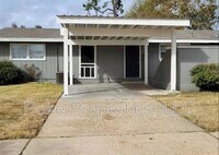 Building Photo - 868 Von Blond