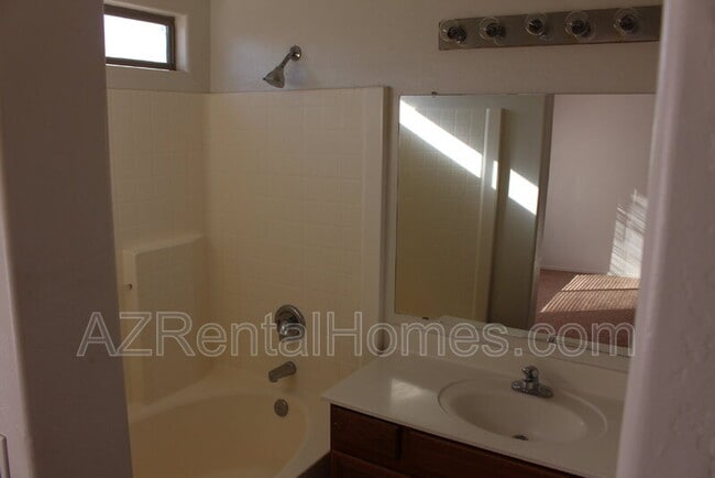 Building Photo - 6605 S 18th Dr