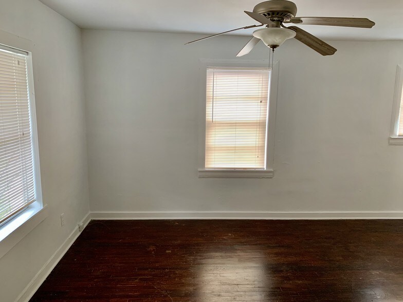 Building Photo - 2016 Dunlavy St