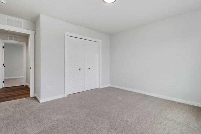 Building Photo - 3117 S Old Farm Ave