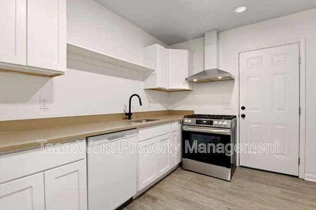 Building Photo - 3027 Terry Dr