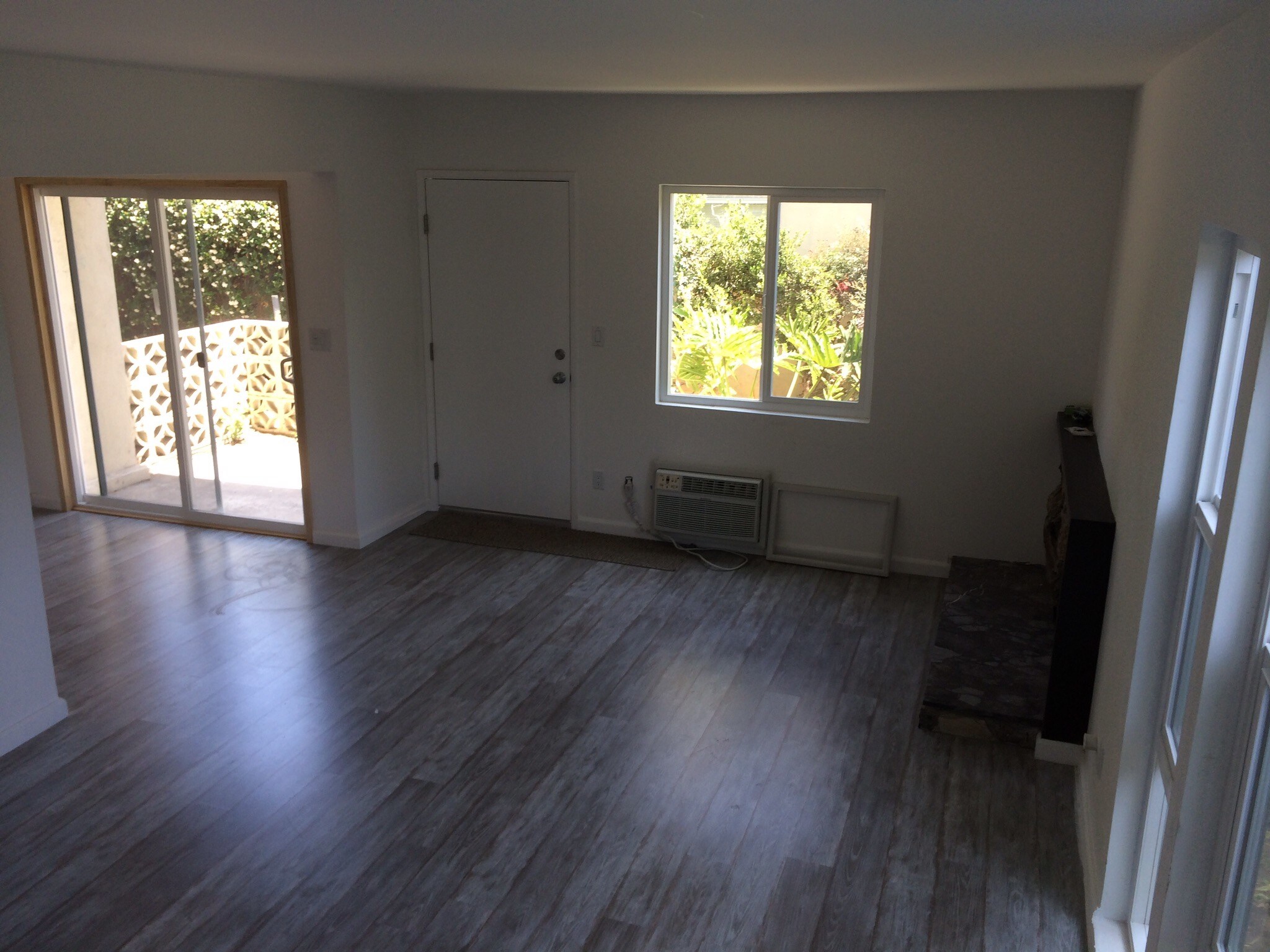 Building Photo - 13847 Burbank Blvd