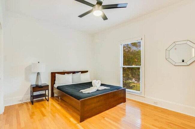 Building Photo - 1408 Aramore Dr SE