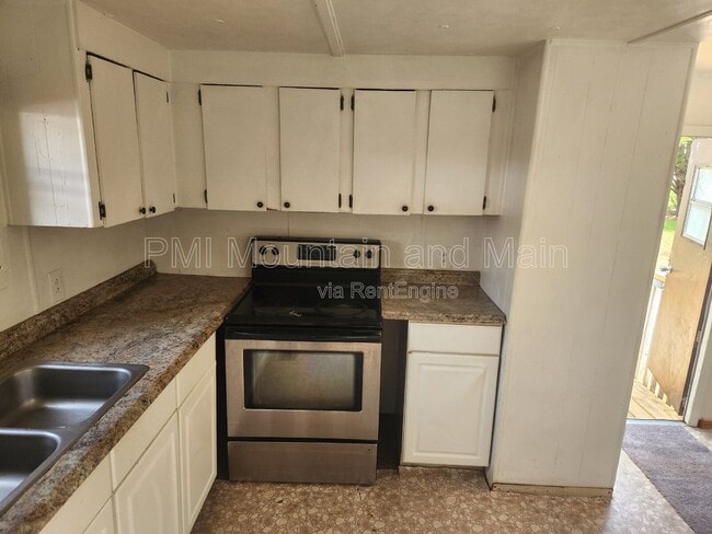 Building Photo - 9 Grateful Way