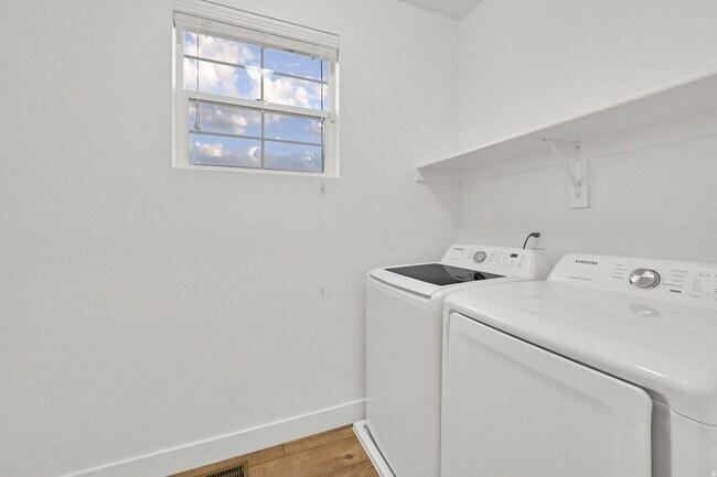 Building Photo - 2147 Kimber Ln