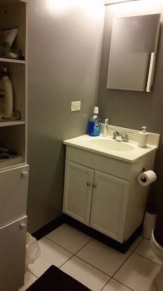 Bathroom - 4938 South Drexel Boulevard