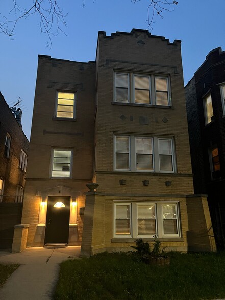 Building Photo - 3740 W Eastwood Ave