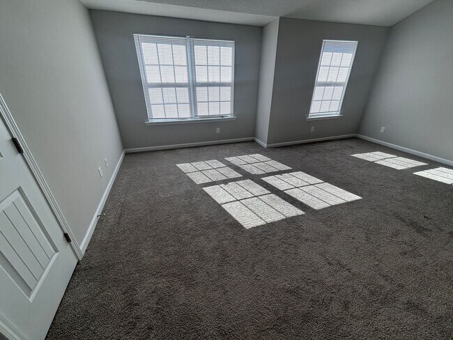 Building Photo - FOR RENT