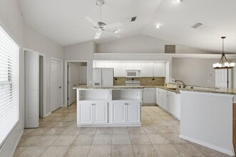 Building Photo - Spacious 3BR/2BA pet friendly home with a fenced backyard and oversized patio