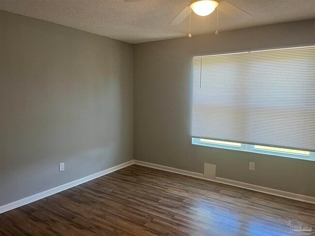 Building Photo - 3238 Santa Rosa Dr