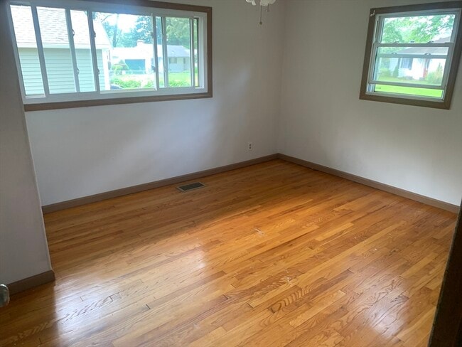 Building Photo - 87 Carnavon Cir