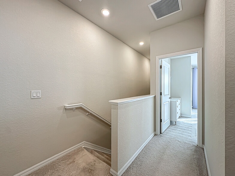 Building Photo - 1240 Eucalyptus Dr