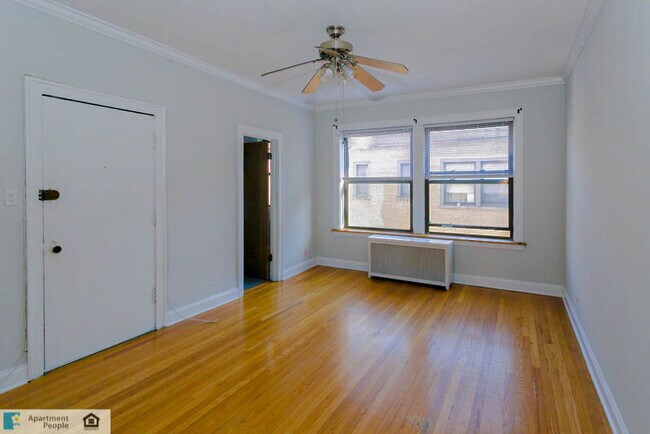 Building Photo - 520 W Surf St