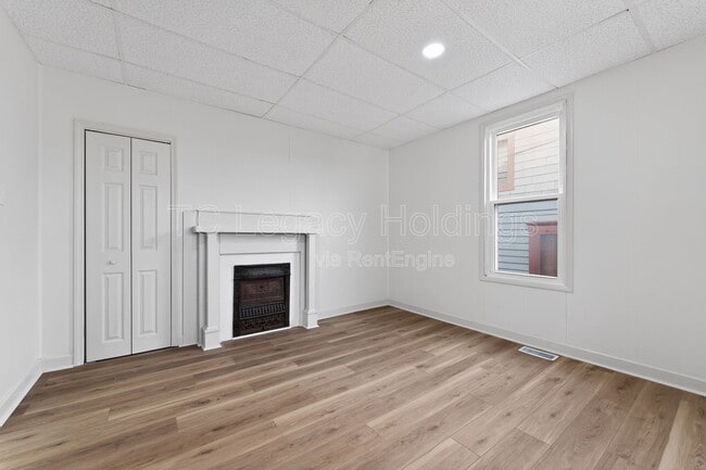 Building Photo - 604 Hart St