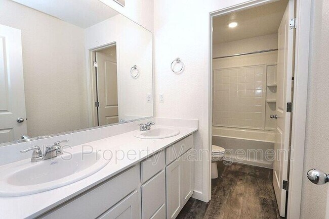 Building Photo - 716 Franklin St