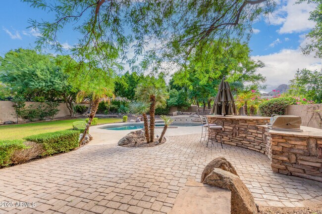 Building Photo - 1367 E Desert Flower Ln