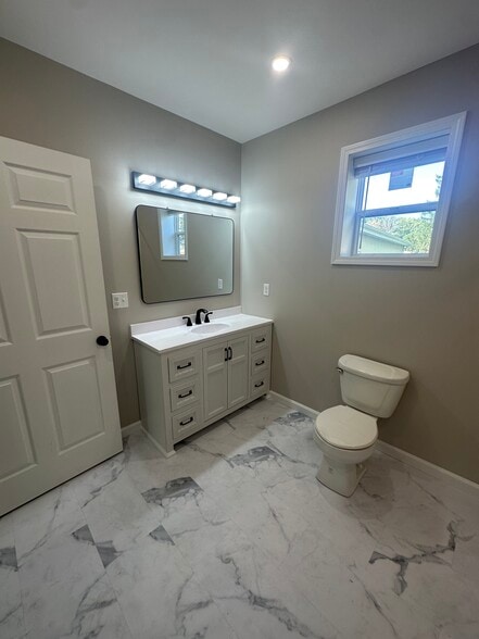 Building Photo - 6351 E Townline Rd