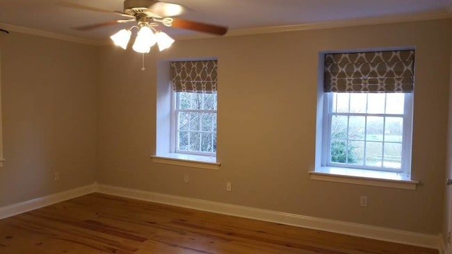 Building Photo - 1235 Linden Pl
