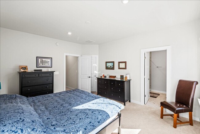 Building Photo - Like New! CLOSE TO I-95 & QUANTICO!