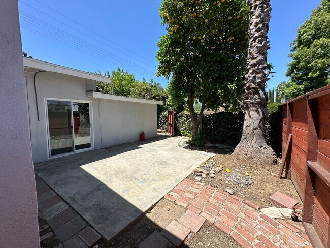 Building Photo - 7000 Glade Ave