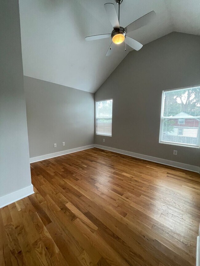 Building Photo - Incredible 2 Bedroom 2.5 Bath Townhome wit...