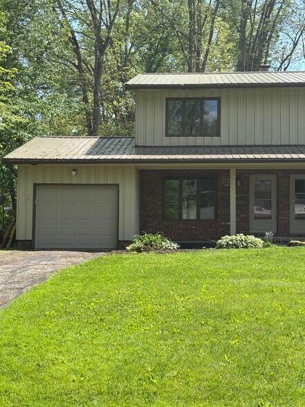 Building Photo - 2410 Hillcrest Dr