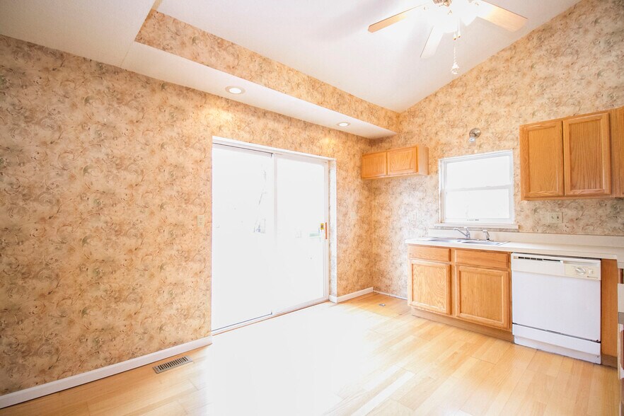 Building Photo - 6910 Brint Rd