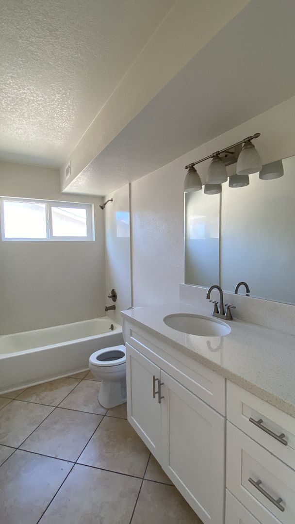 Building Photo - Very Spacious West Lancaster Home