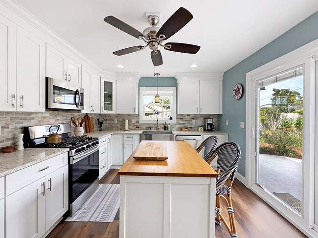 Building Photo - 103 Mimosa Ave