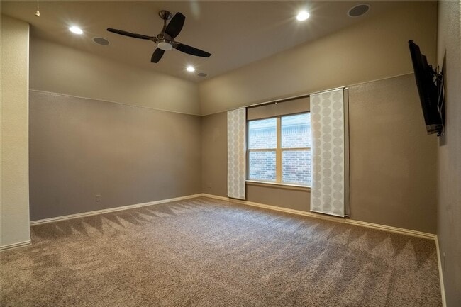 Building Photo - 185 Carrington Ln