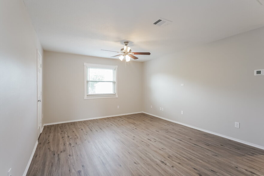 Building Photo - 8907 Aspen Pl Dr