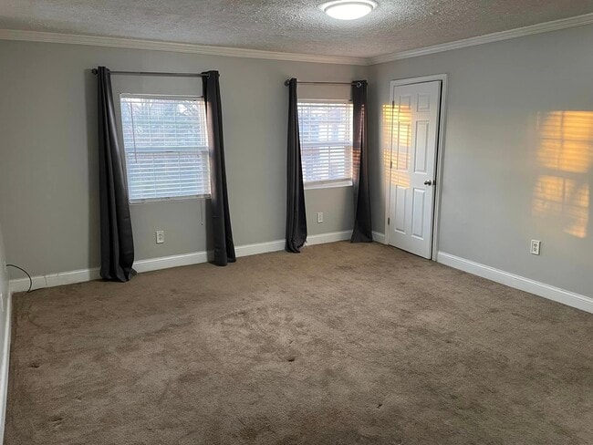 Building Photo - 332 E Lincoln St