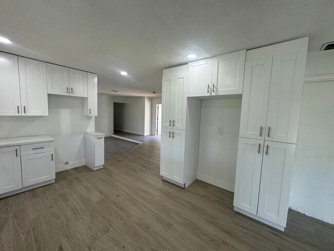 Building Photo - 6260 SW 6th St