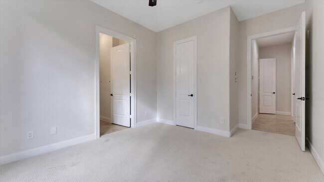 Building Photo - 3 N Fair Manor Cir