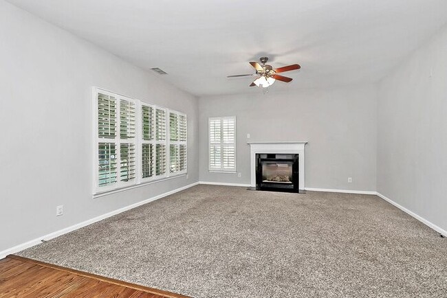 Building Photo - Wonderfully Updated 4BD/2.5BA Cul-de-Sac Home!