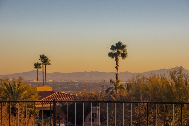 Building Photo - STUNNING HOME WITH BREATHTAKING VIEWS LOCATED AT THE TOP OF CAMPBELL!