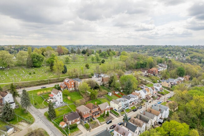 Building Photo - STUNNING 4 BEDROOM HOME IN THE CARRICK NEI...