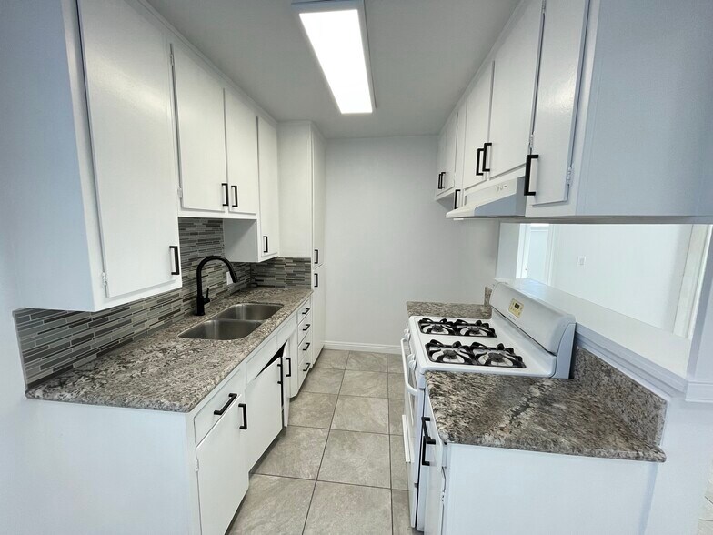 Kitchen Unit 4 - 571 W 12th St