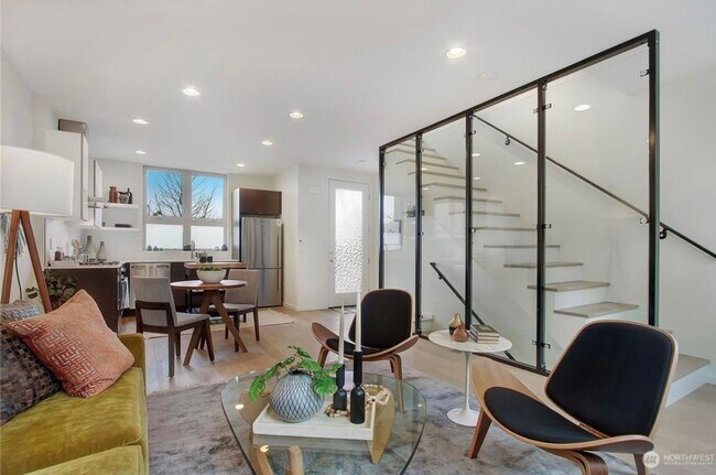 Building Photo - Welcome Home Modern Townhome in Georgetown