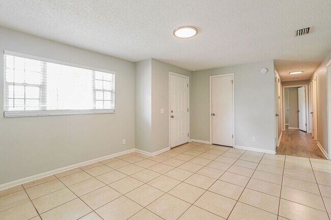 Building Photo - 9307 Ida St